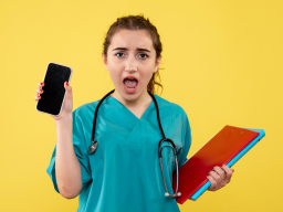 Entlastung in der Arztpraxis - durch 24/7  KI-Telefonassistenz!